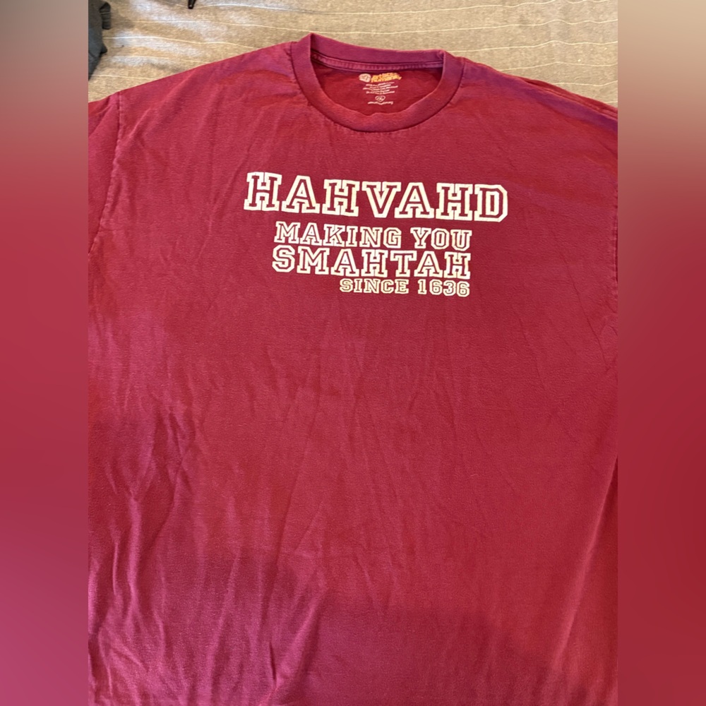 Harvard! “Hahvahd Boston accent Red Graphic T-Shirt good preowned condition